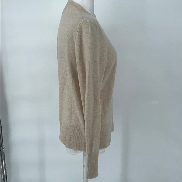 J-Crew Women’s 100% Cashmere classic-fit crewneck sweater Long sleeve Size Small - Picture 4 of 10